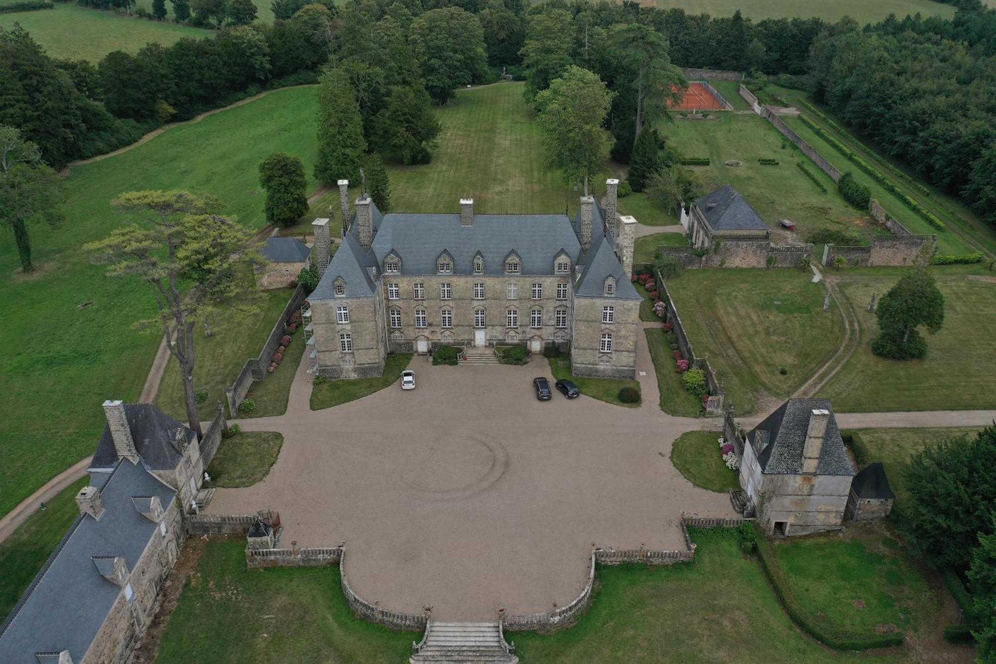 Les Communs De Chiffrevast Bed & Breakfast Tamerville Exterior photo